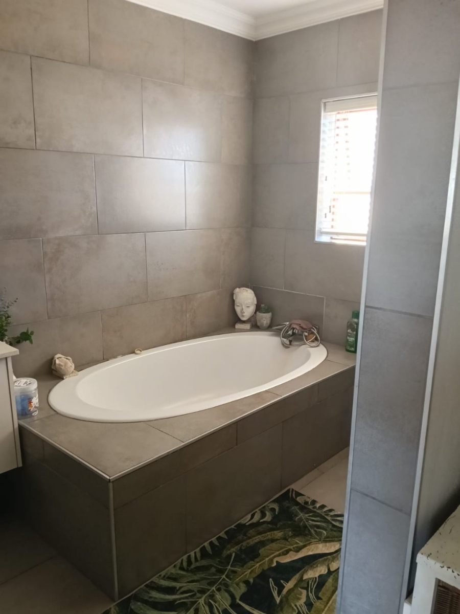 3 Bedroom Property for Sale in Wavecrest Eastern Cape